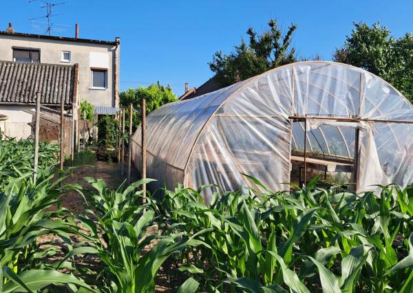 NEPREHLIADNITE! Na predaj 4 izbový rodinný dom v tichej časti obce