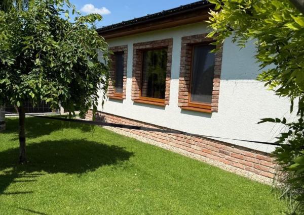 Štýlový 5-izbový bungalov s krásnou záhradou