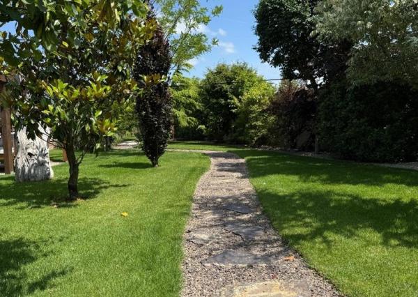 Štýlový 5-izbový bungalov s krásnou záhradou