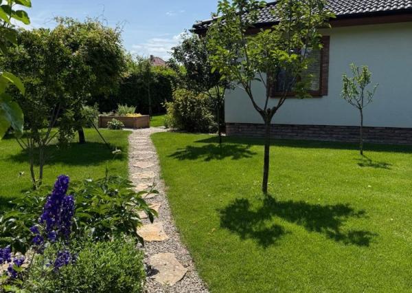 Štýlový 5-izbový bungalov s krásnou záhradou