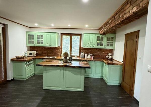 Štýlový 5-izbový bungalov s krásnou záhradou