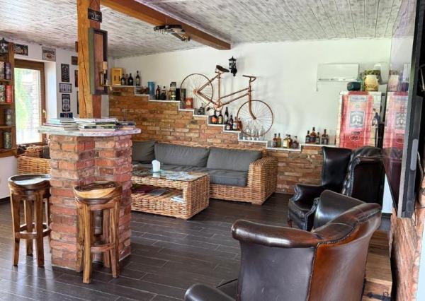 Štýlový 5-izbový bungalov s krásnou záhradou