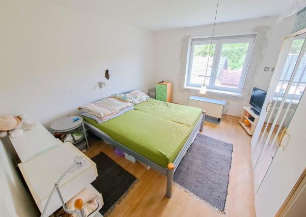 Malebná romantická chalupa pod lesom