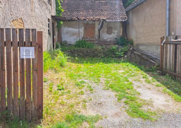 Malebná romantická chalupa pod lesom