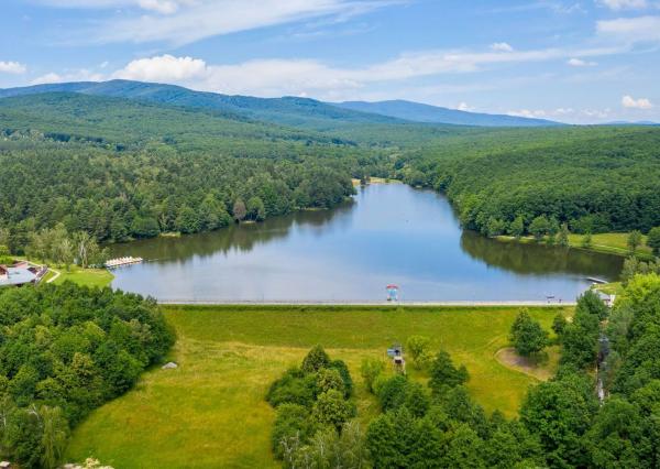 Pozemok v lone prírody s potôčikom– ideálny pre vašu vysnívanú chatu!