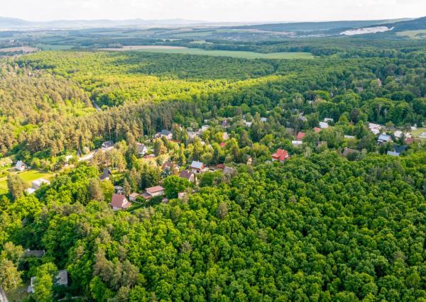 Pozemok v lone prírody s potôčikom– ideálny pre vašu vysnívanú chatu!