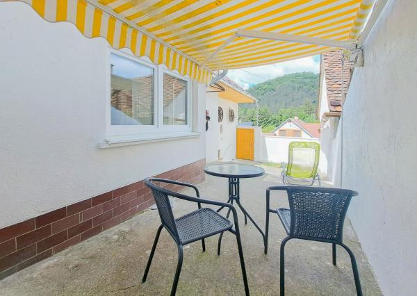 Malebný romantický domček pod lesom