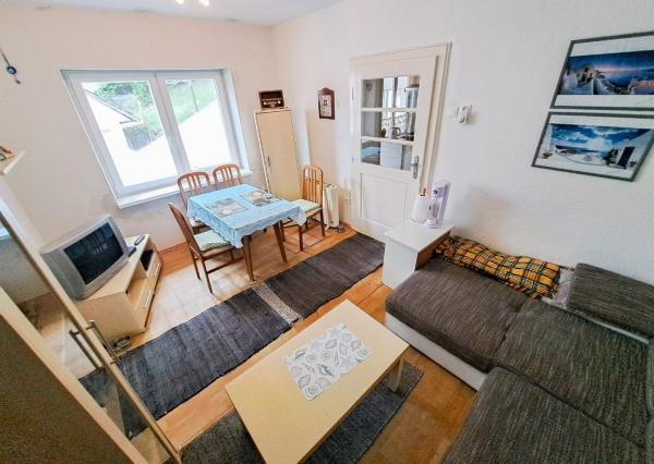 Malebný romantický domček pod lesom