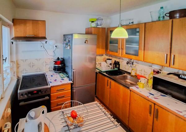 Malebný romantický domček pod lesom