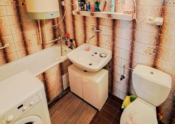 Malebný romantický domček pod lesom