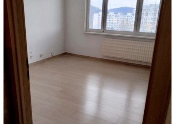 Prenájom 3 izbový byt s loggiou a šatníkom na Rozkvete v Považskej Bystrici