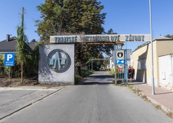 Hala s pozemkami v priemyselnej zóne v Trnave