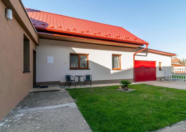 REZERVOVANÉ - Na predaj pekný dom so záhradou