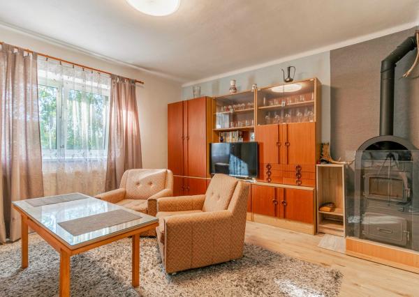 REZERVOVANÉ - Na predaj pekný dom so záhradou