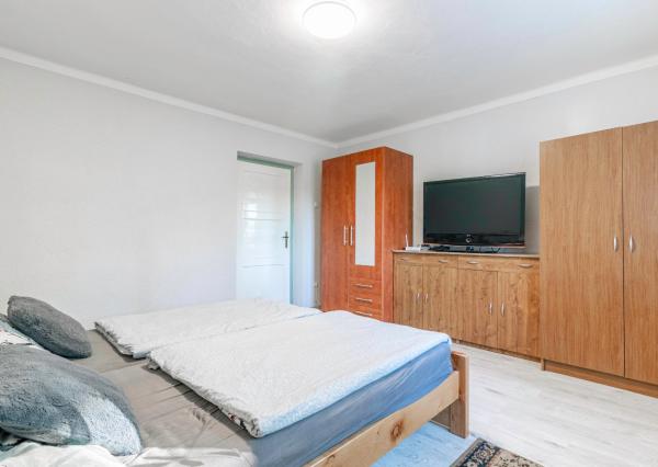 REZERVOVANÉ - Na predaj pekný dom so záhradou