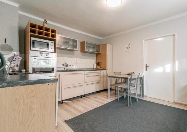 REZERVOVANÉ - Na predaj pekný dom so záhradou