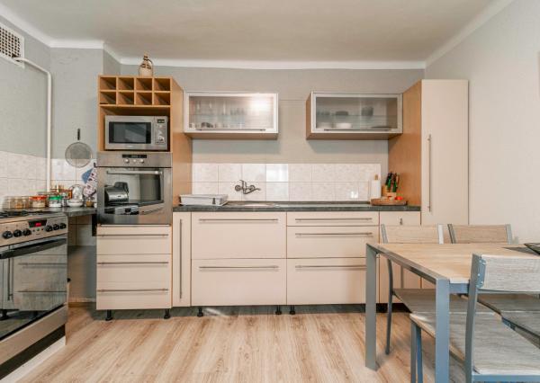 REZERVOVANÉ - Na predaj pekný dom so záhradou