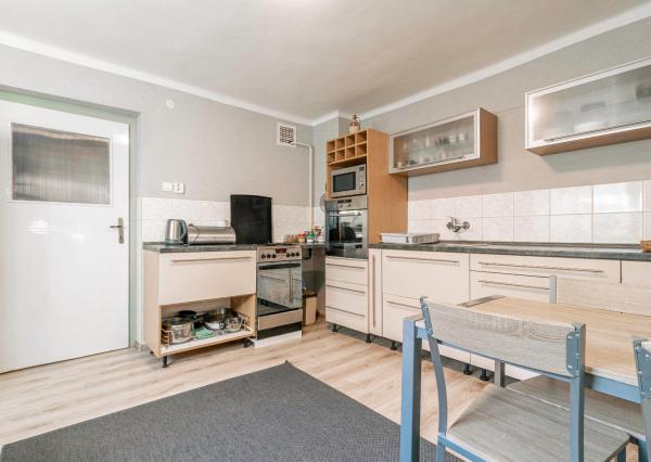 REZERVOVANÉ - Na predaj pekný dom so záhradou