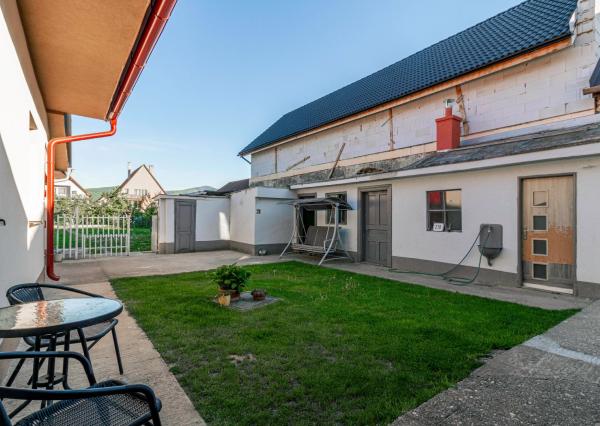 REZERVOVANÉ - Na predaj pekný dom so záhradou