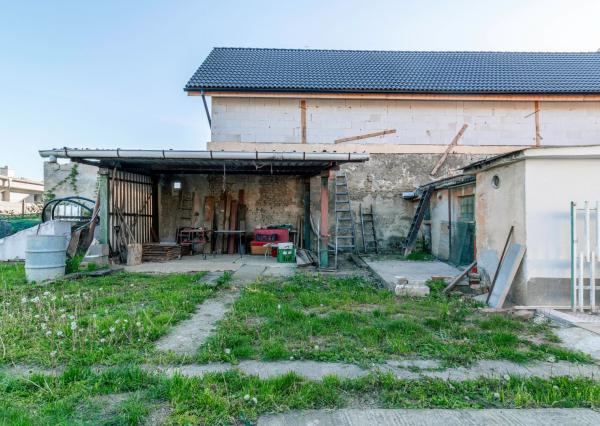 REZERVOVANÉ - Na predaj pekný dom so záhradou