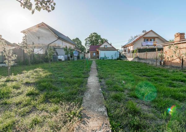 REZERVOVANÉ - Na predaj pekný dom so záhradou