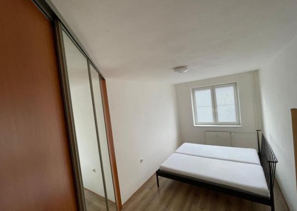 Na prenájom svetlý 2 izbový byt