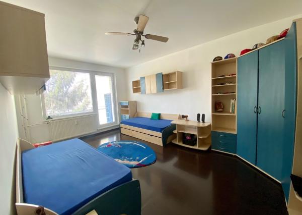 Predaj: Jedinečný 4-izbový byt 105 m², 2 balkóny, 2 kúpeľne, 3 pivnice – Považská Bystrica