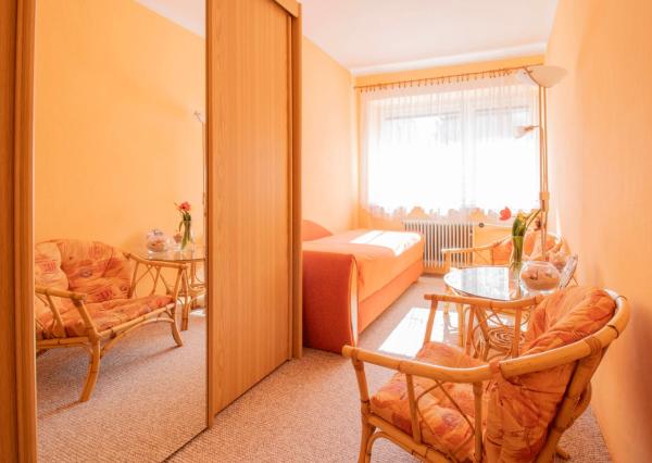 Čiastočne zrekonštruovaný dom vo výbornej lokalite s garážou