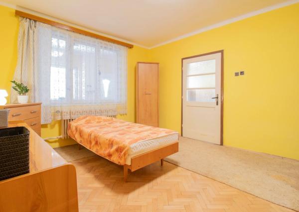 Čiastočne zrekonštruovaný dom vo výbornej lokalite s garážou