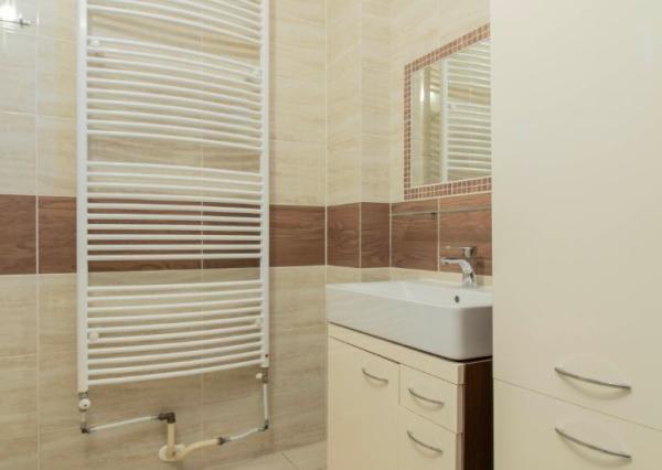 Čiastočne zrekonštruovaný dom vo výbornej lokalite s garážou