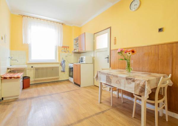 Čiastočne zrekonštruovaný dom vo výbornej lokalite s garážou