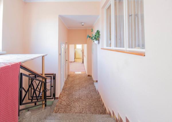 Čiastočne zrekonštruovaný dom vo výbornej lokalite s garážou