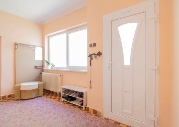 Čiastočne zrekonštruovaný dom vo výbornej lokalite s garážou