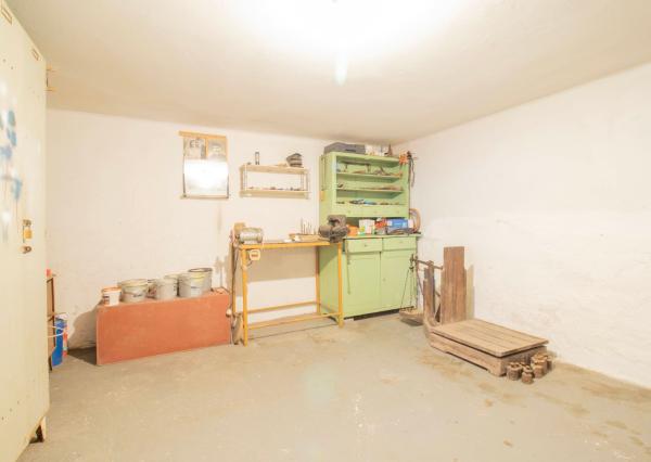 Čiastočne zrekonštruovaný dom vo výbornej lokalite s garážou