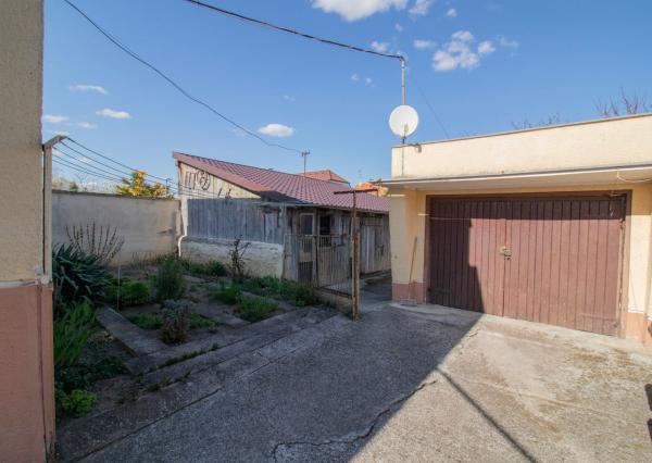 Čiastočne zrekonštruovaný dom vo výbornej lokalite s garážou