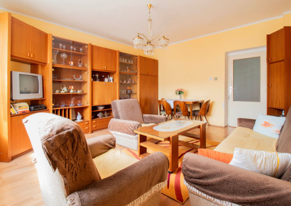 REZERVOVANÉ - Rodinný dom s rozľahlým slnečným pozemkom