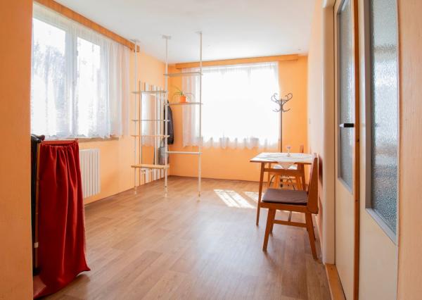 REZERVOVANÉ - Rodinný dom s rozľahlým slnečným pozemkom