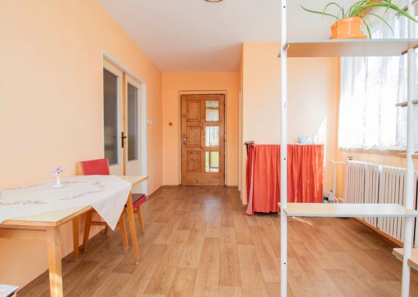 REZERVOVANÉ - Rodinný dom s rozľahlým slnečným pozemkom