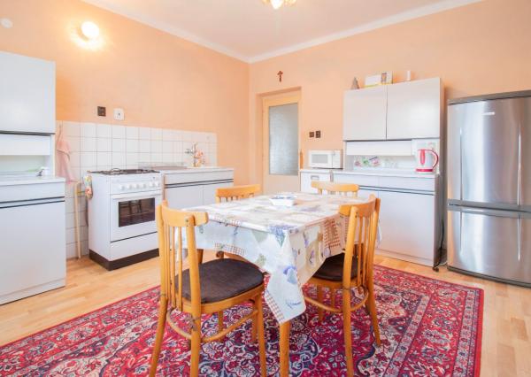 REZERVOVANÉ - Rodinný dom s rozľahlým slnečným pozemkom