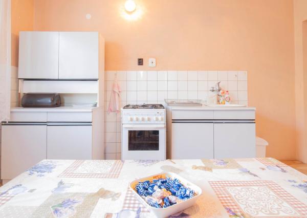 REZERVOVANÉ - Rodinný dom s rozľahlým slnečným pozemkom