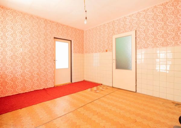 REZERVOVANÉ - Rodinný dom s rozľahlým slnečným pozemkom