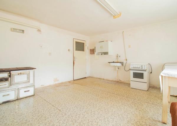 REZERVOVANÉ - Rodinný dom s rozľahlým slnečným pozemkom