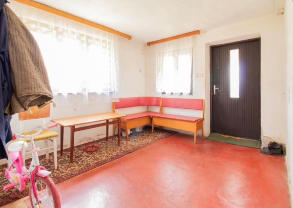 REZERVOVANÉ - Rodinný dom s rozľahlým slnečným pozemkom