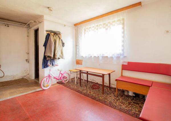 REZERVOVANÉ - Rodinný dom s rozľahlým slnečným pozemkom