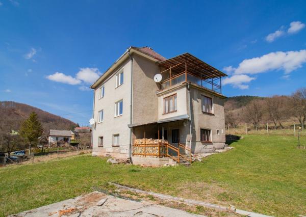 REZERVOVANÉ - Rodinný dom s rozľahlým slnečným pozemkom