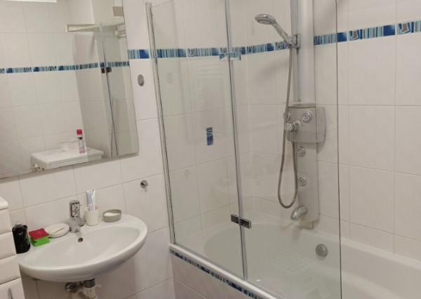 Zariadený 3 izbový byt s PARKOVANÍM v cene