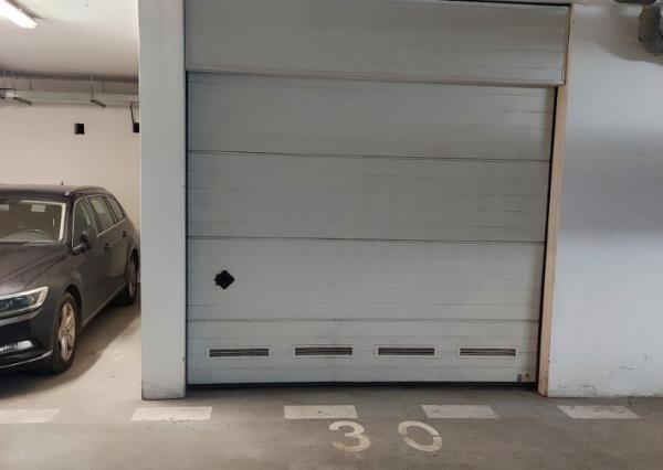 Zariadený 3 izbový byt s PARKOVANÍM v cene