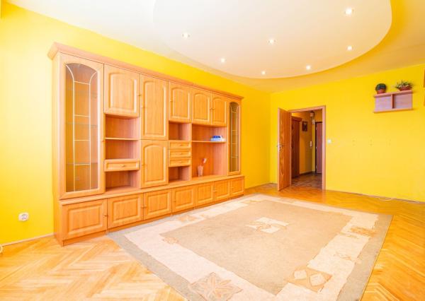 ZNÍŽENÉ !!! 3 IZBOVÝ BYT -V CENTRE- S VÝHĽADOM NA NÁMESTIE