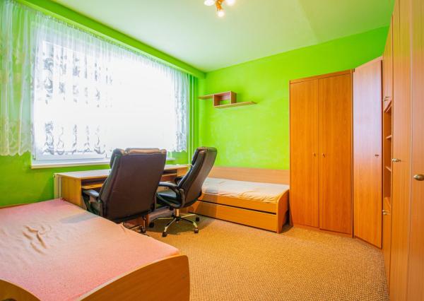 ZNÍŽENÉ !!! 3 IZBOVÝ BYT -V CENTRE- S VÝHĽADOM NA NÁMESTIE