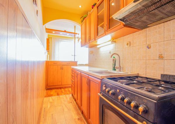 ZNÍŽENÉ !!! 3 IZBOVÝ BYT -V CENTRE- S VÝHĽADOM NA NÁMESTIE